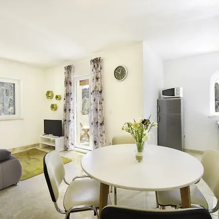 Mar 1 - Luxury Appartement Pucisca