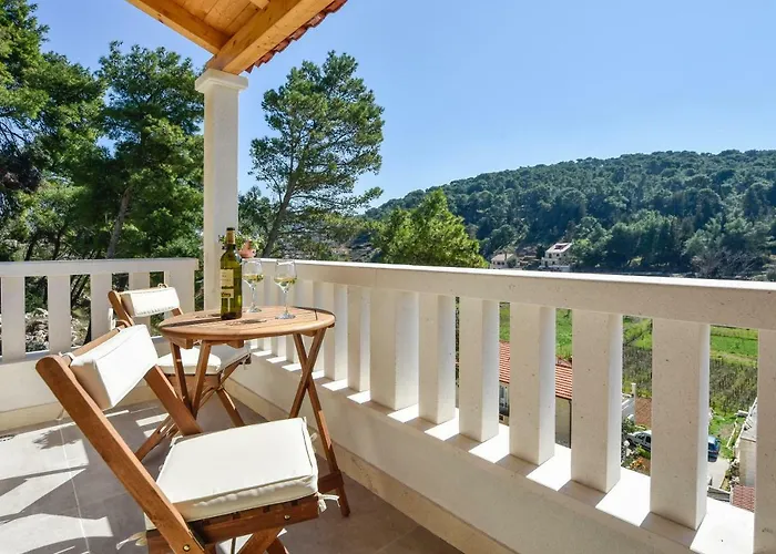 Mar 1 - Luxury Pucisca