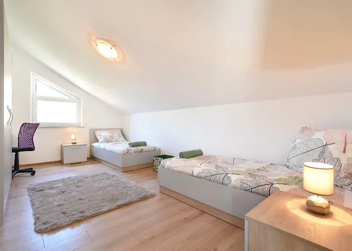 Mar 1 - Luxury Pucisca